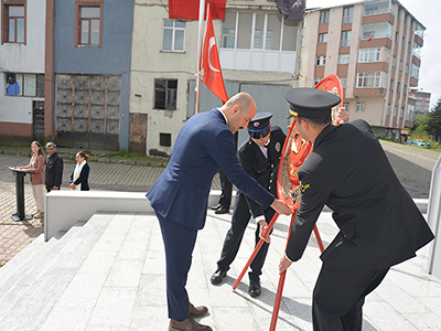 19 Eylül Gaziler Günü dolayısıyla Kaymakamlık binası önündeki Atatürk Anıtında tören düzenlendi.